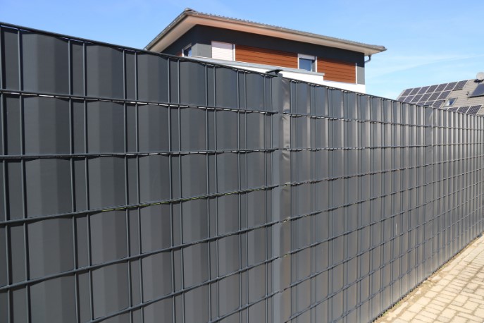 забор из сэндвич панелей плюсы и минусы