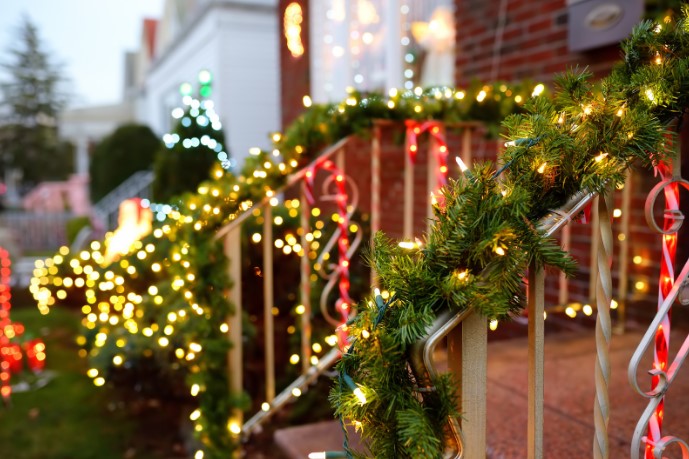 Лучшие уличные гирлянды для украшения дома на Новый Год